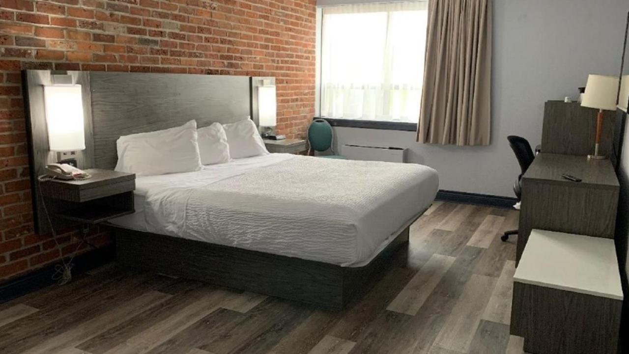 Travelodge By Wyndham Barrie Esterno foto