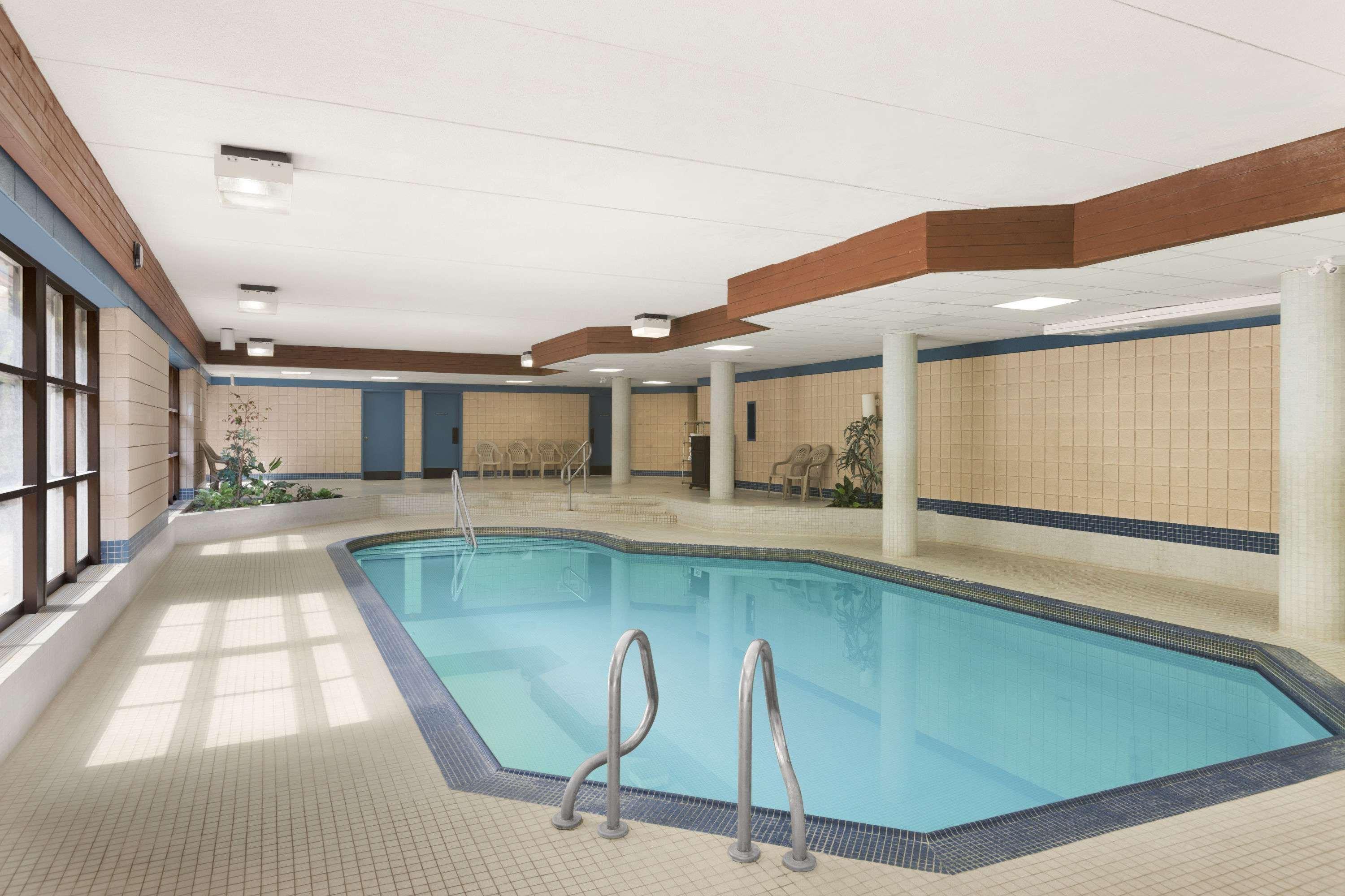 Travelodge By Wyndham Barrie Esterno foto