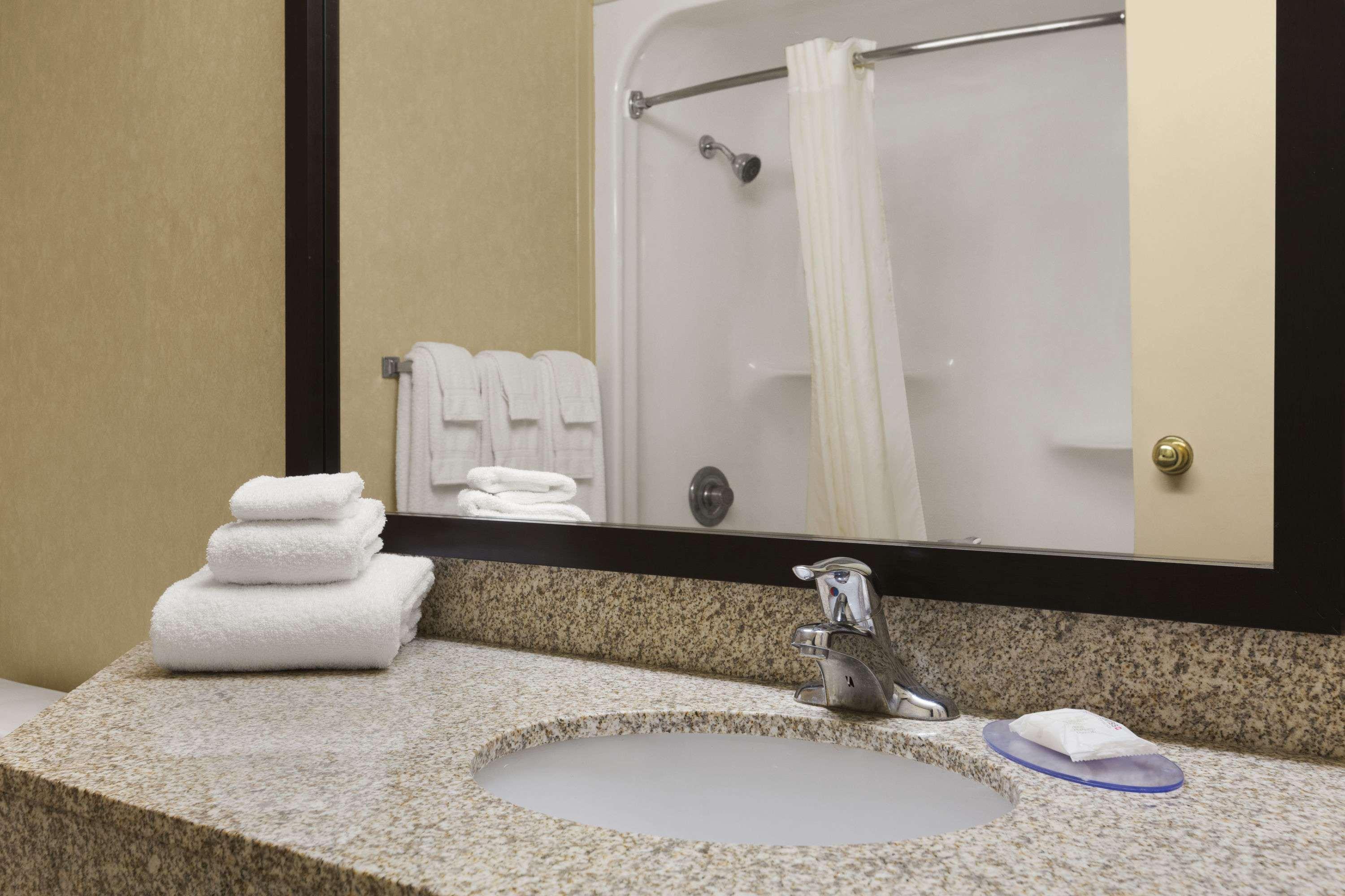 Travelodge By Wyndham Barrie Esterno foto