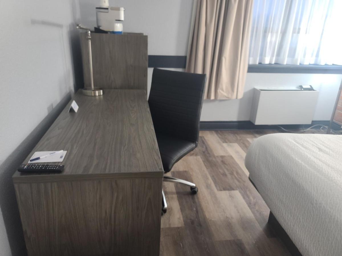 Travelodge By Wyndham Barrie Esterno foto