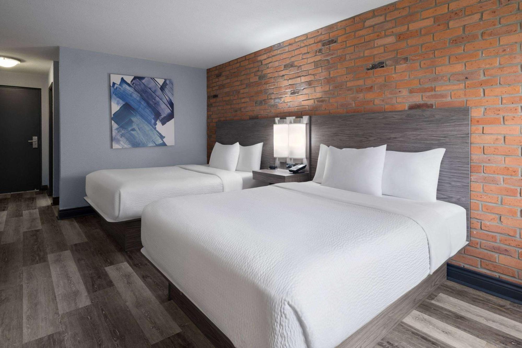 Travelodge By Wyndham Barrie Esterno foto
