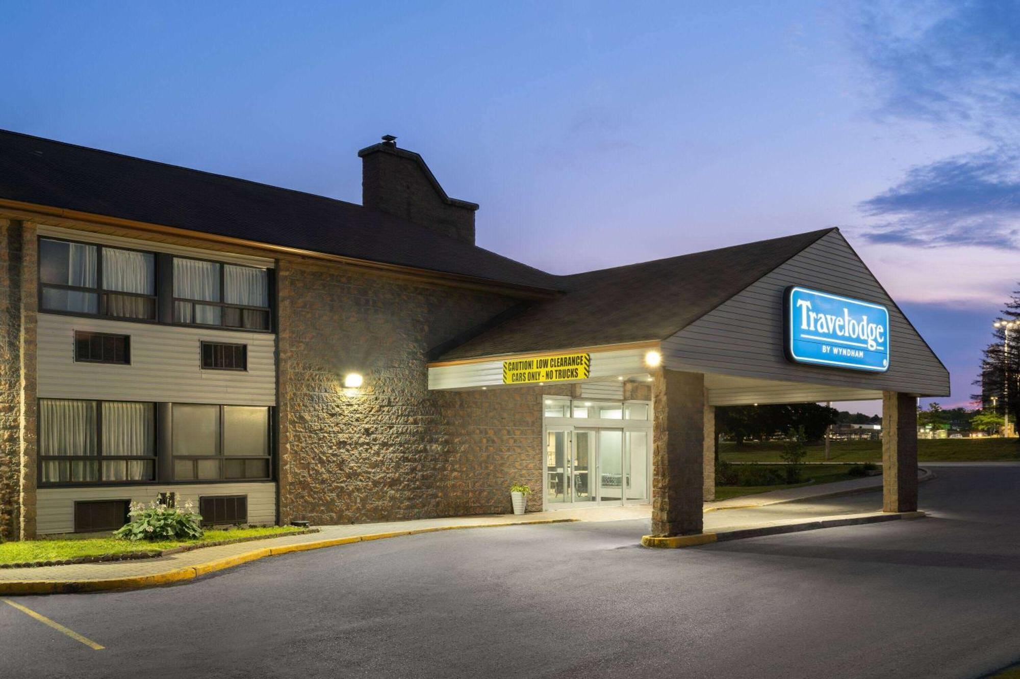 Travelodge By Wyndham Barrie Esterno foto