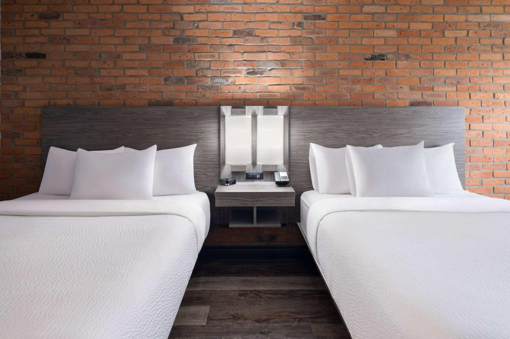 Travelodge By Wyndham Barrie Esterno foto