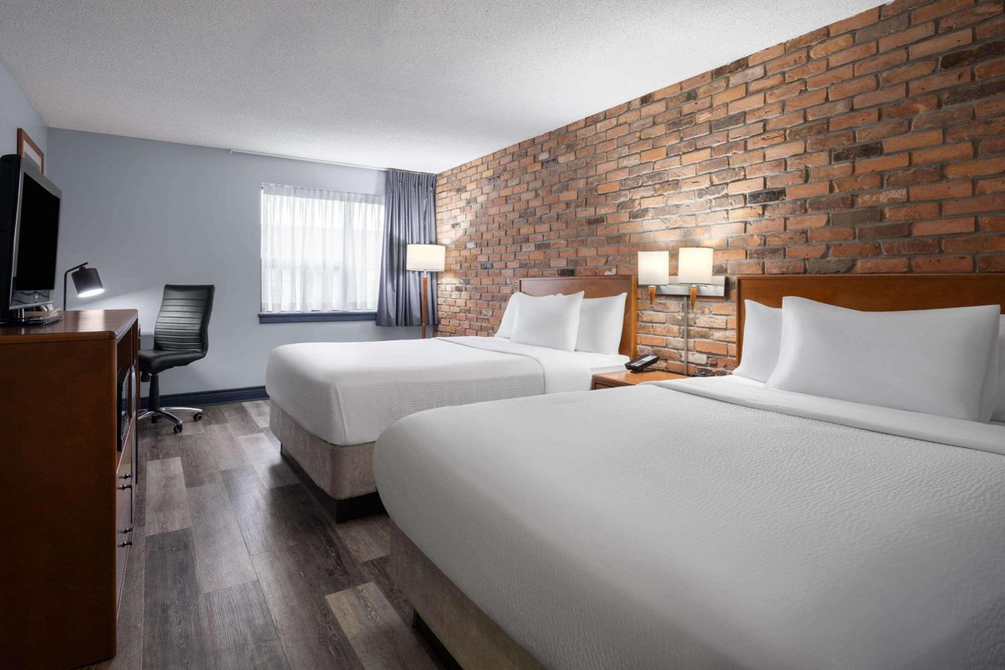 Travelodge By Wyndham Barrie Esterno foto