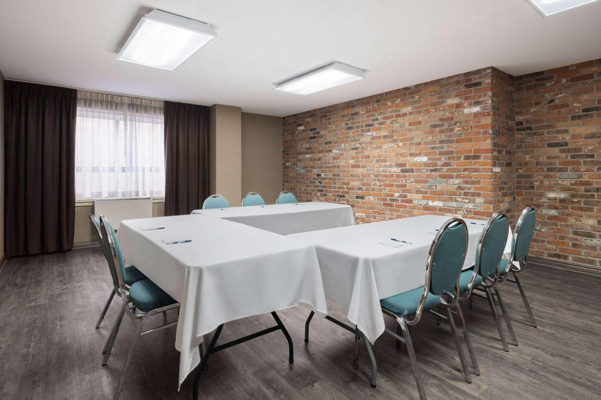Travelodge By Wyndham Barrie Esterno foto