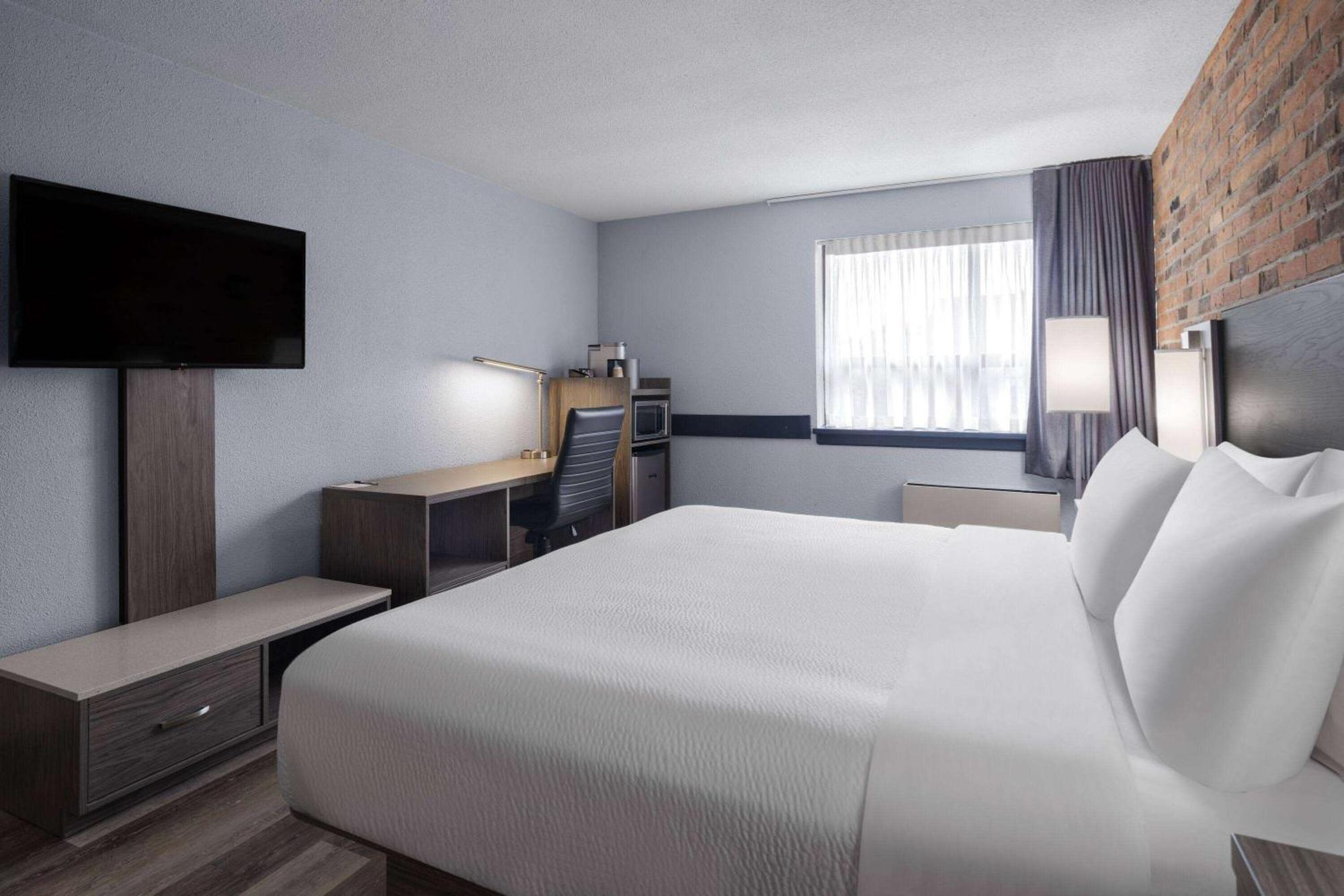 Travelodge By Wyndham Barrie Esterno foto