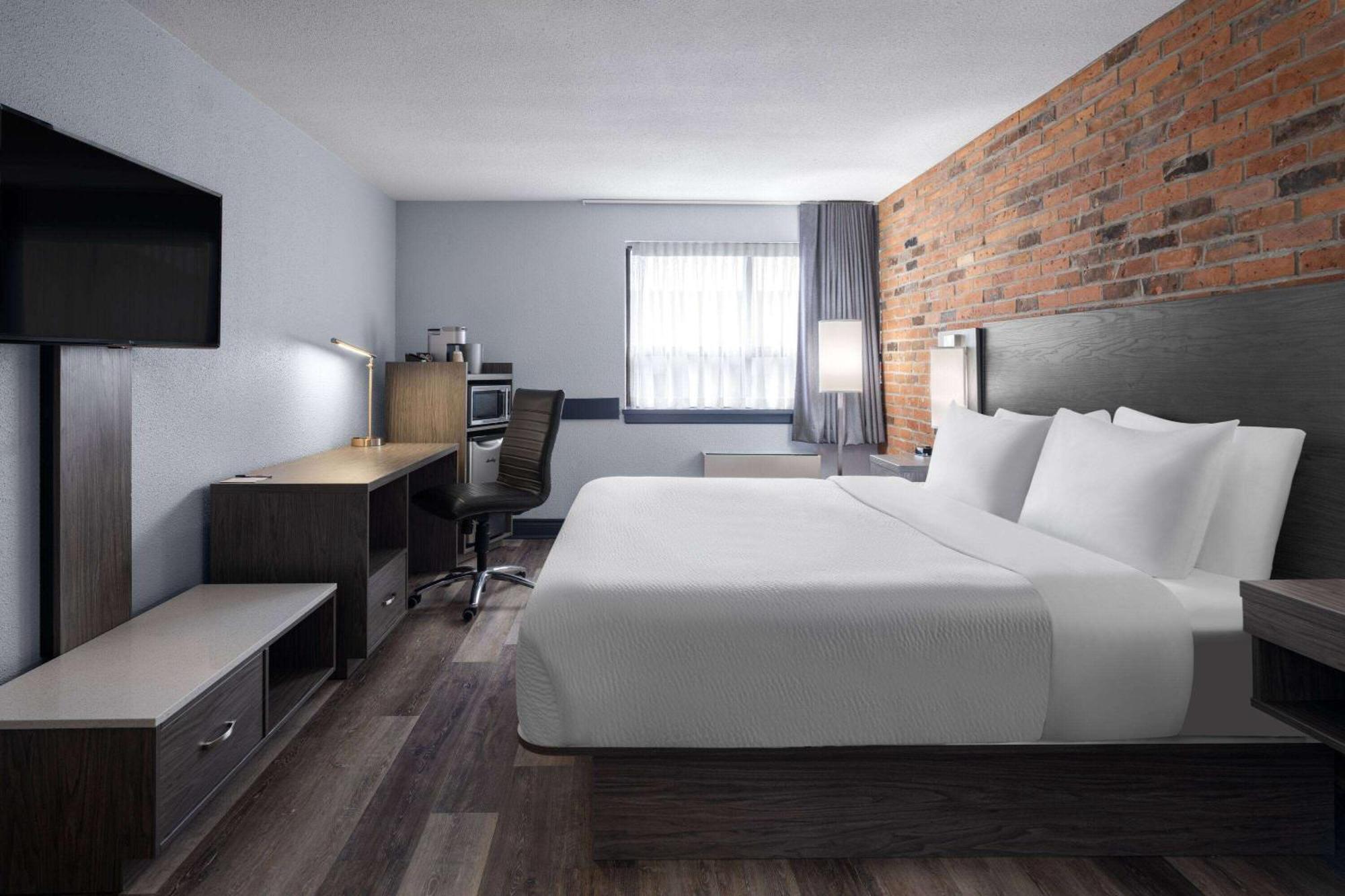 Travelodge By Wyndham Barrie Esterno foto