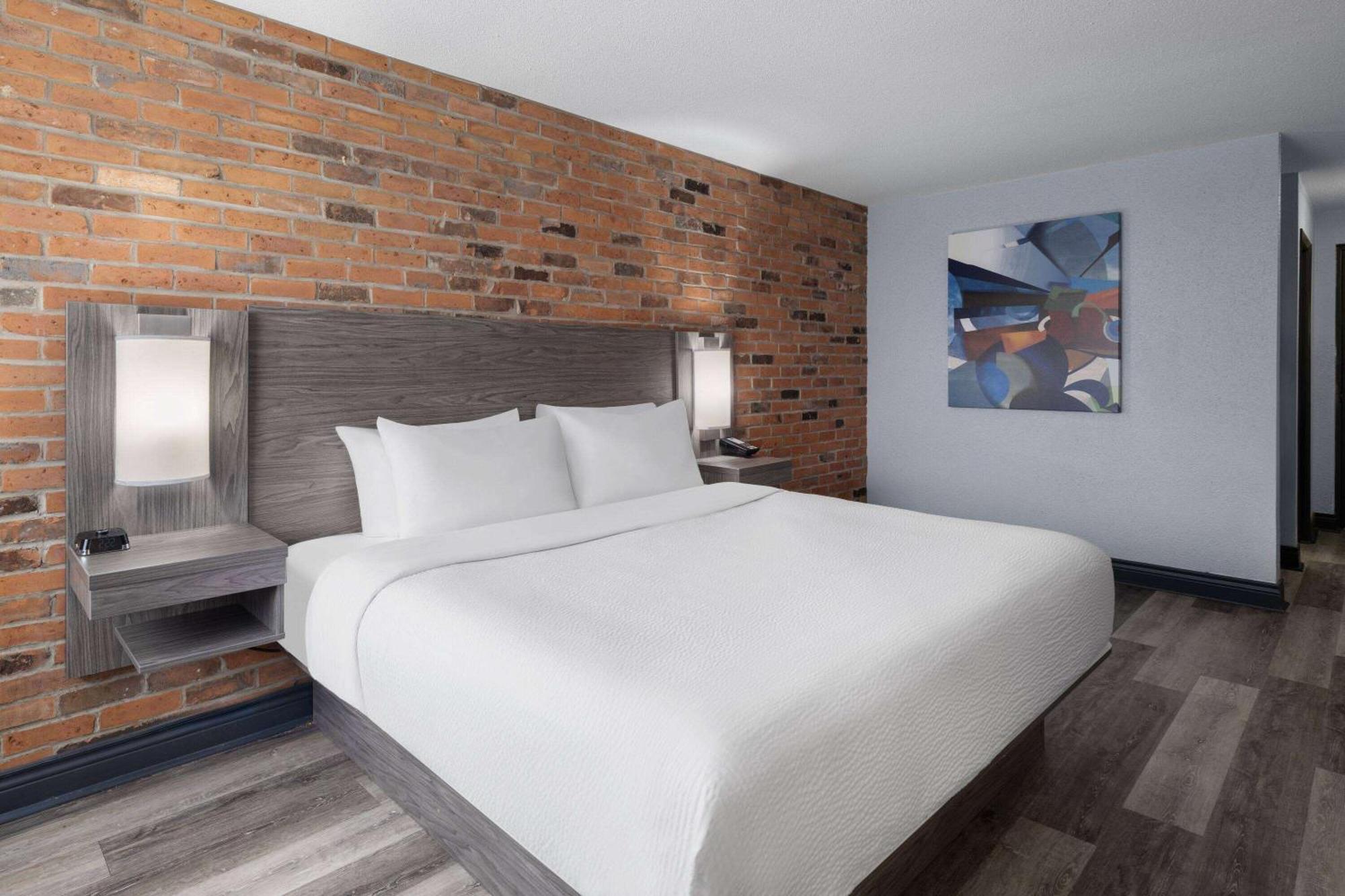 Travelodge By Wyndham Barrie Esterno foto