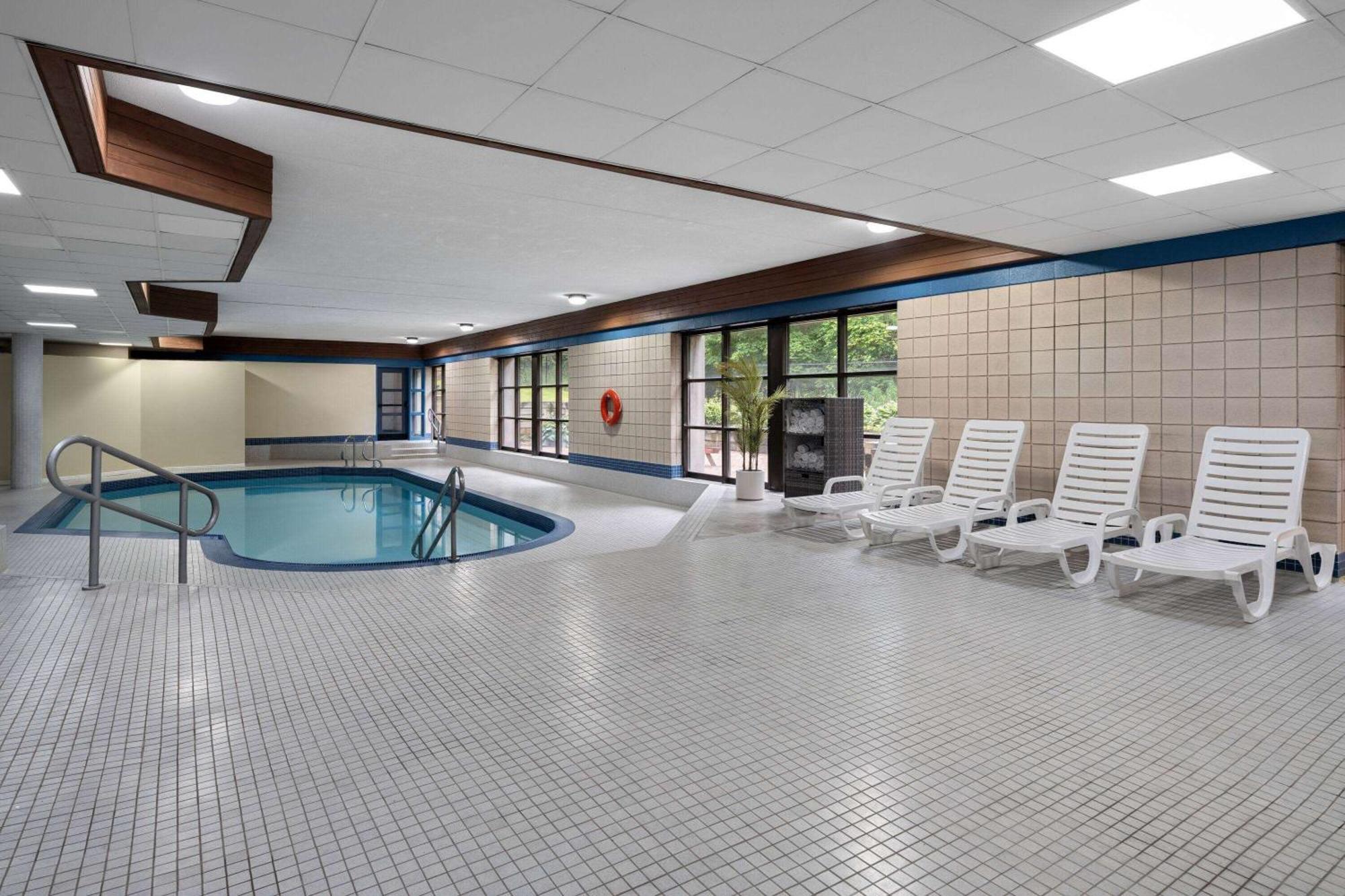 Travelodge By Wyndham Barrie Esterno foto