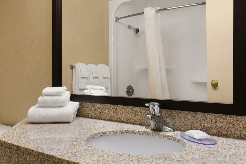 Travelodge By Wyndham Barrie Esterno foto
