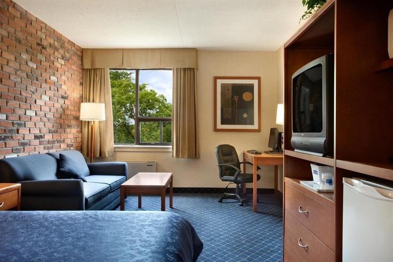 Travelodge By Wyndham Barrie Esterno foto